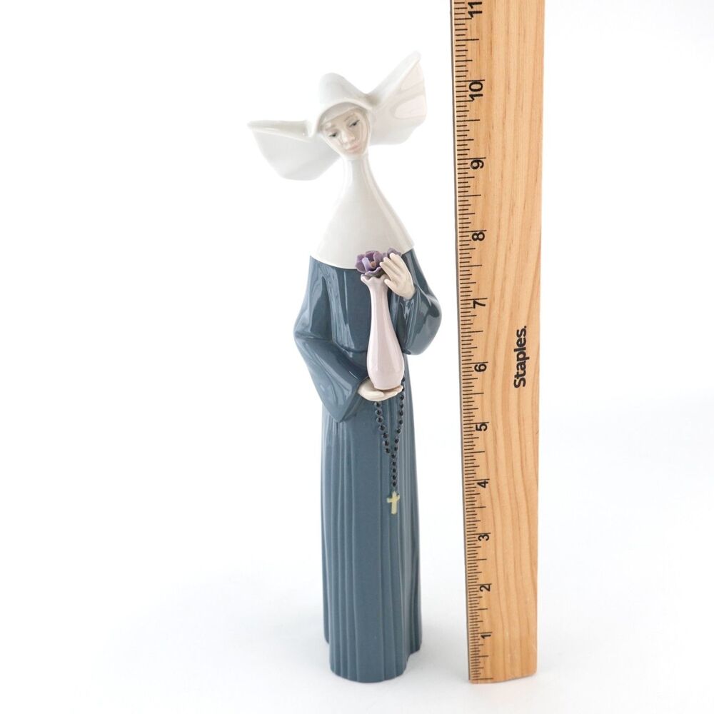 RARE Lladro Vintage Retired Nun Figure #5550 10.5"READ DESC - Picture 5 of 16